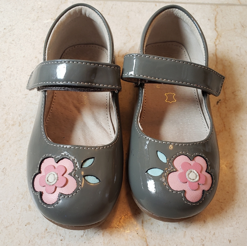 See Kai Run grey leather flats